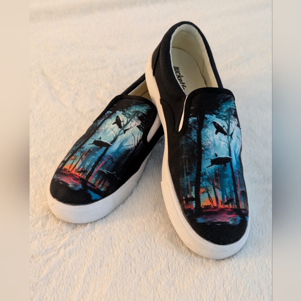 Like New: Bucketfeet Sneaker Men’s 10/Women 11.5